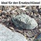 Geheimversteck in Stein. Täuschend echt: das Geheimversteck sieht aus wie ein ganz normaler Stein.